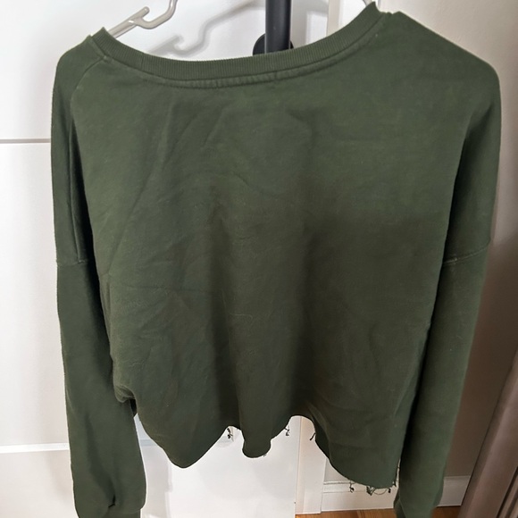 Cropped Crewneck - Picture 2 of 3